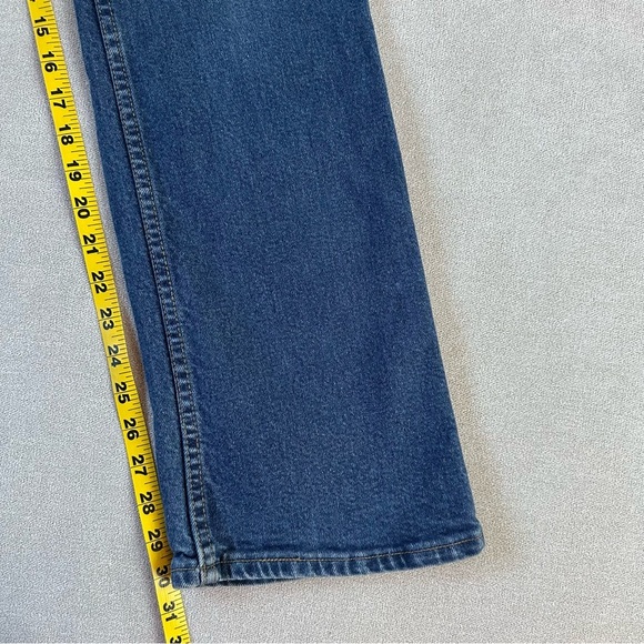 Vintage Levi’s 517 Slim Bootcut Jeans. Size 7. Medium wash. - Picture 10 of 10